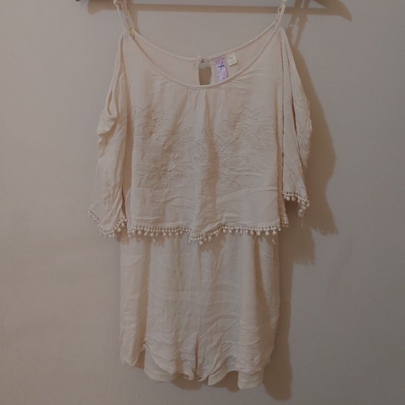 Cream romper - Picture 1 of 4